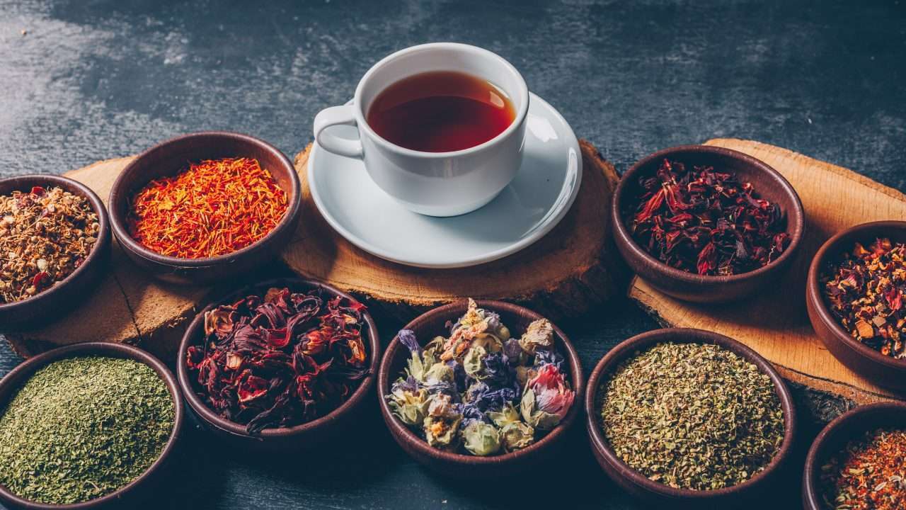 https://5elemteai.hu/wp-content/uploads/2023/01/tea-herbs-bowls-with-wood-stubs-cup-tea-high-angle-view-dark-textured-background-space-text-1280x720.jpg